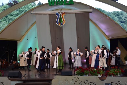 Piąty dzień Tygodnia Kultury Beskidzkiej w Wiśle - występy w wiślańskim amfiteatrze - Zespół Bestwina z Bestwiny